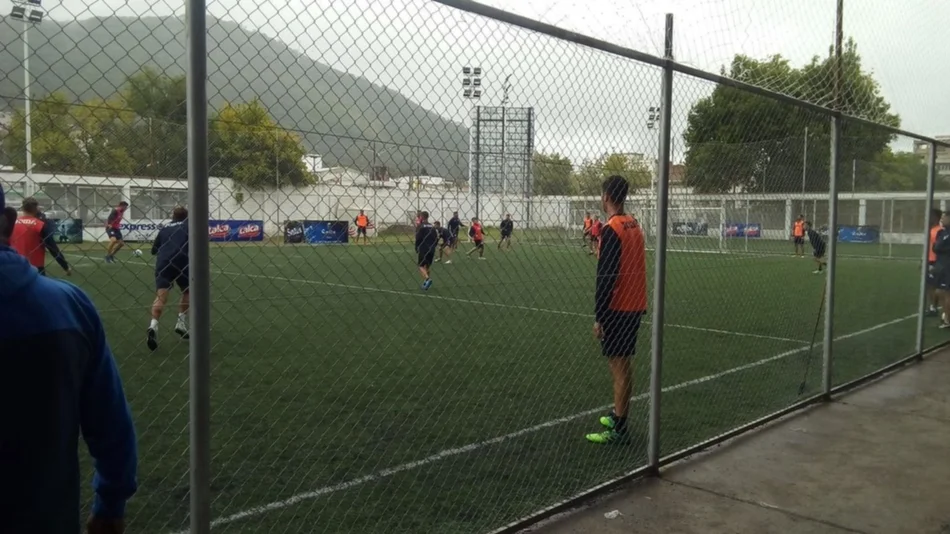 Tras la semana más difícil Gimnasia entrenó con custodia policial