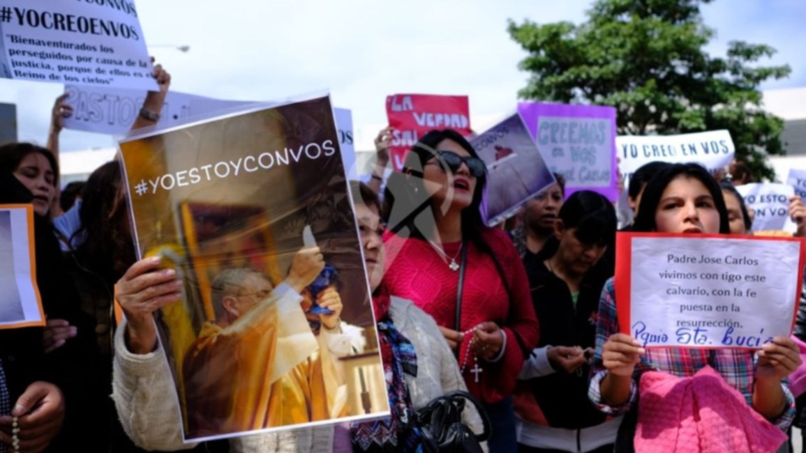 Caso José Aguilera: hubo una marcha en apoyo al cura denunciado por abuso sexual