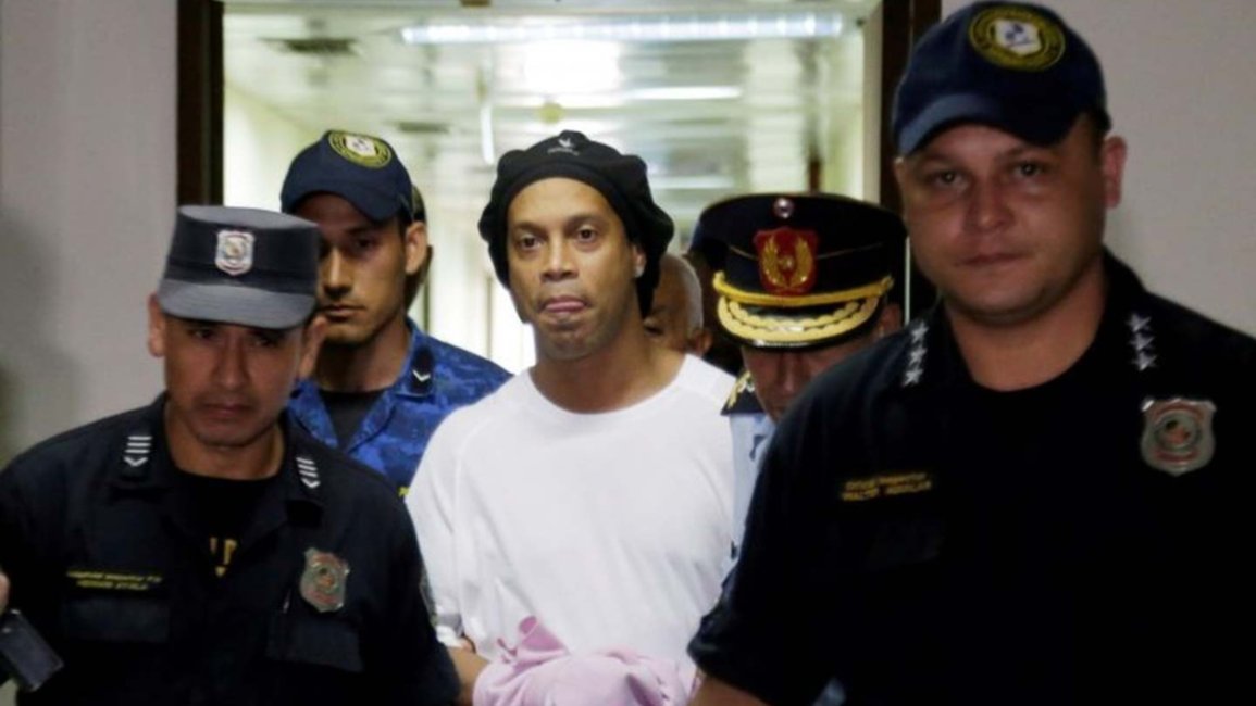 Solicitaron prisión domiciliaria para Ronaldinho