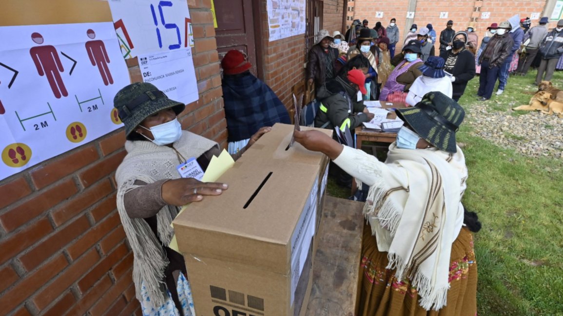 El MAS ganó  en La Paz y la  oposición en  Santa Cruz