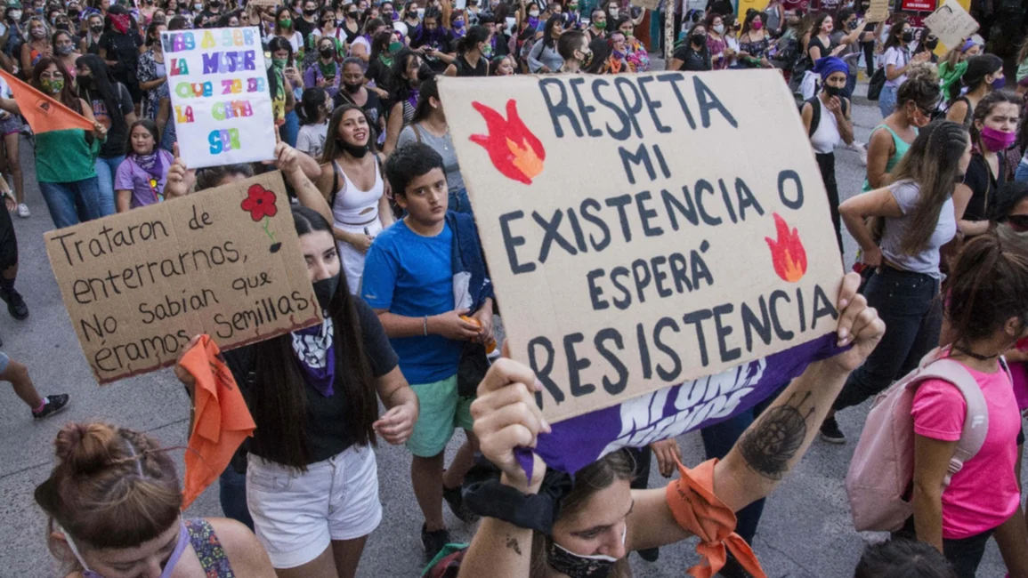  Las mujeres marcharon  contra la violencia machista 