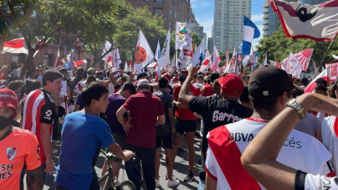 Banderazo millonario en apoyo al equipo de Gallardo