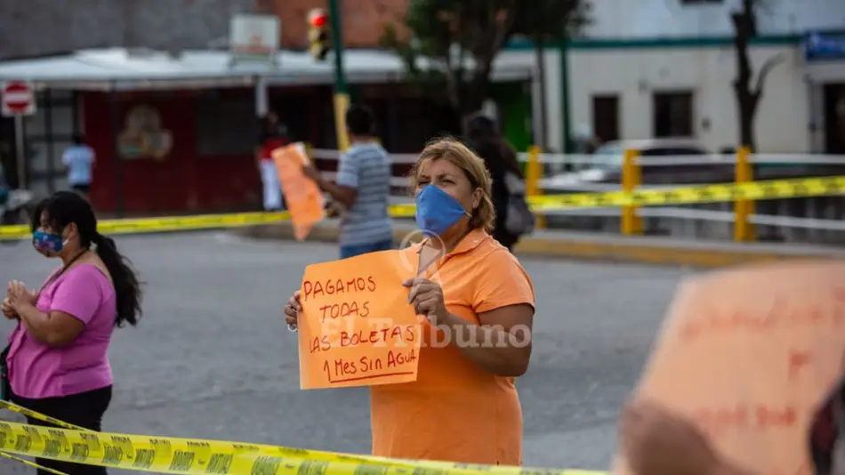 Hace 20 días que falta el agua en Villa Las Rosas  y los vecinos no dan más