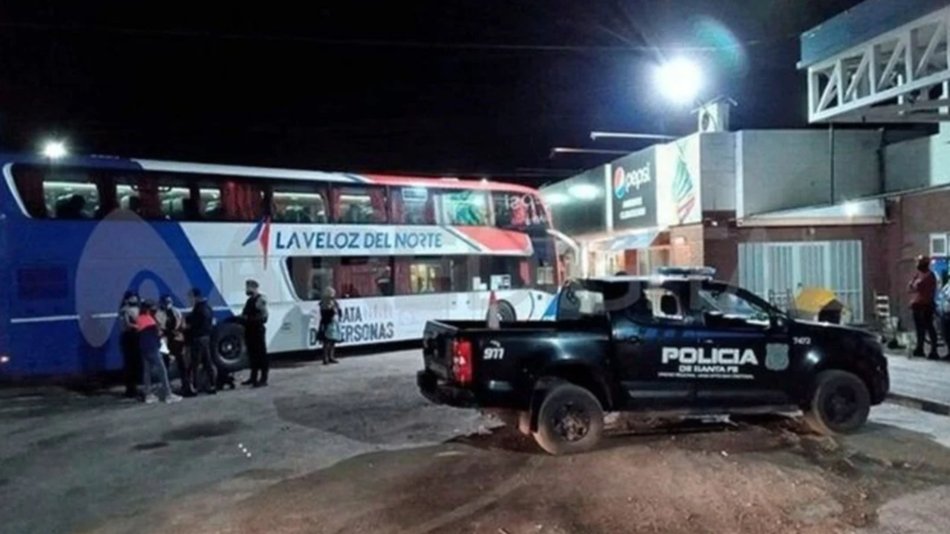 Manipuló a una adolescente de 14 años y se la quiso llevar a Bolivia en un micro 