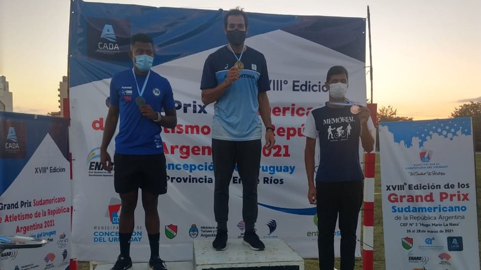 Díaz mantiene su lugar de privilegio en el salto triple
