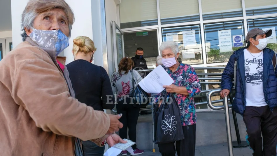 Tras correr a los jefes, tratan de reducir el caos en Anses
