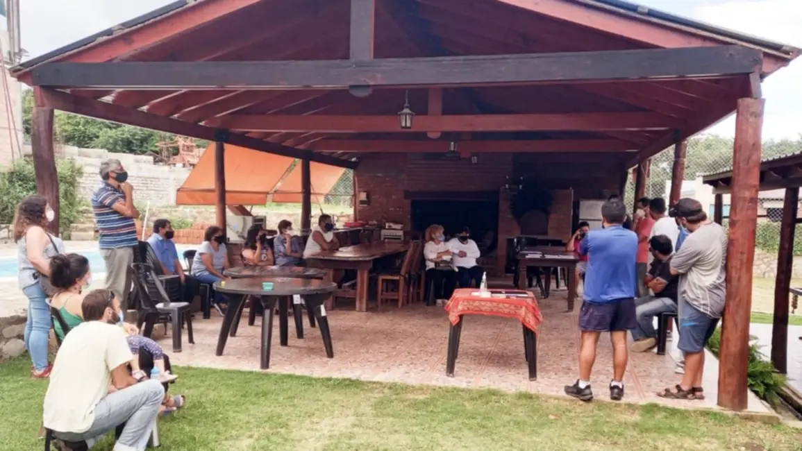 Vecinos de Vaqueros aún toman agua de pozo