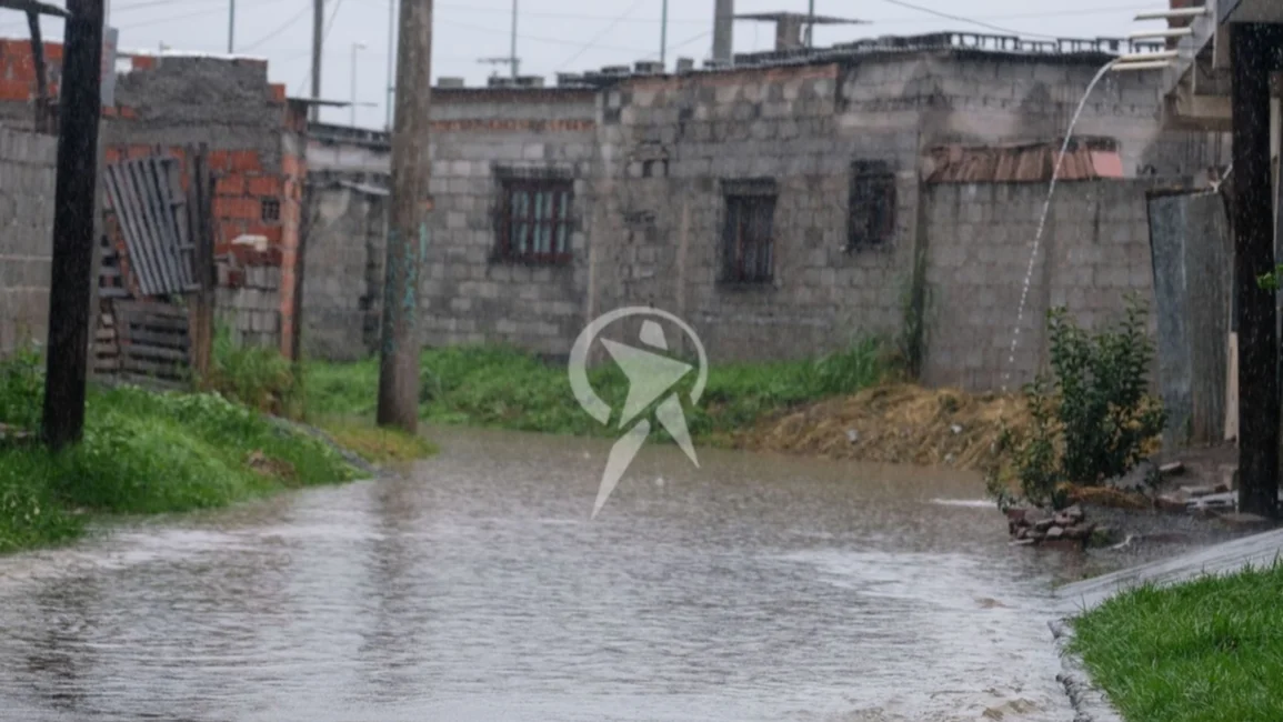 En otra jornada de lluvia, siguen las complicaciones en barrios de Salta