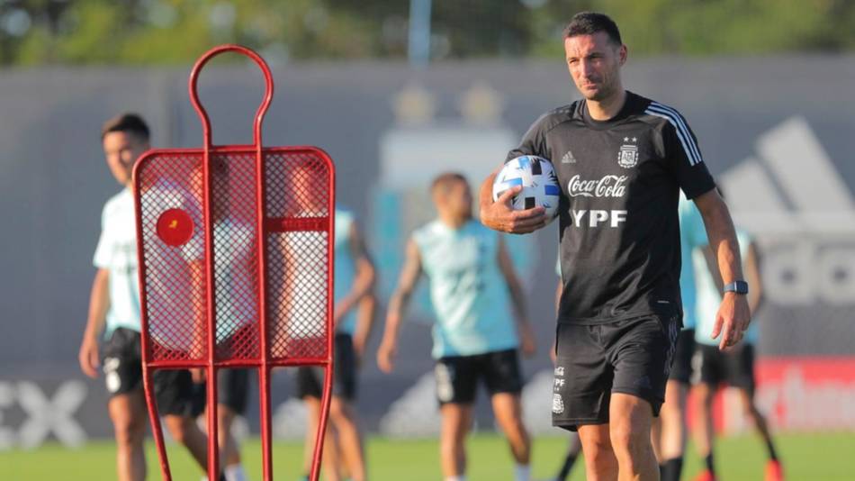 Scaloni prepara varios cambios para la despedida de la Selección como local por Eliminatorias