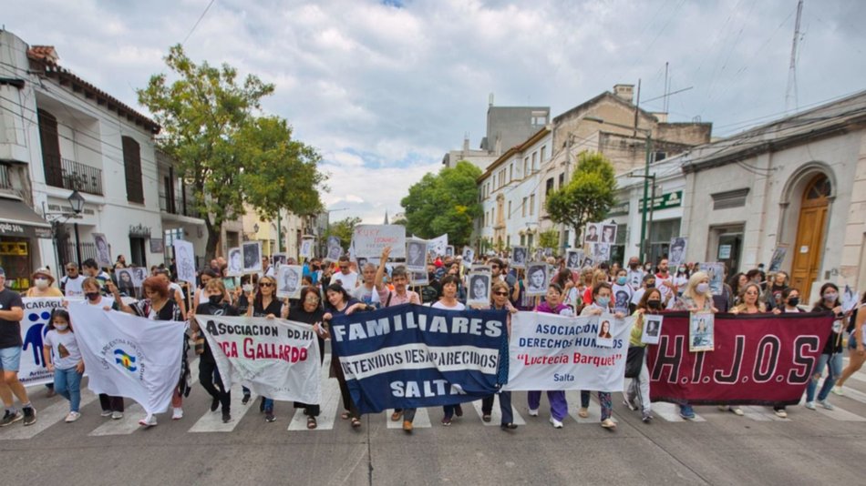 VIDEOS. Unas 12 mil personas marcharon en Salta reafirmando el "Nunca Más"
