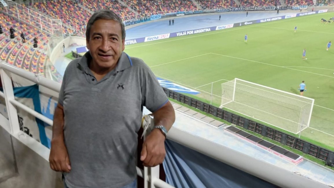 VIDEO. Un héroe de Malvinas en la tribuna y sus compañeros en la cancha, ovacionados
