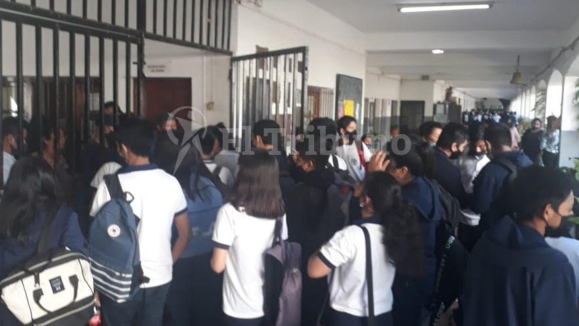 Docentes en protesta no entraron al aula en Orán