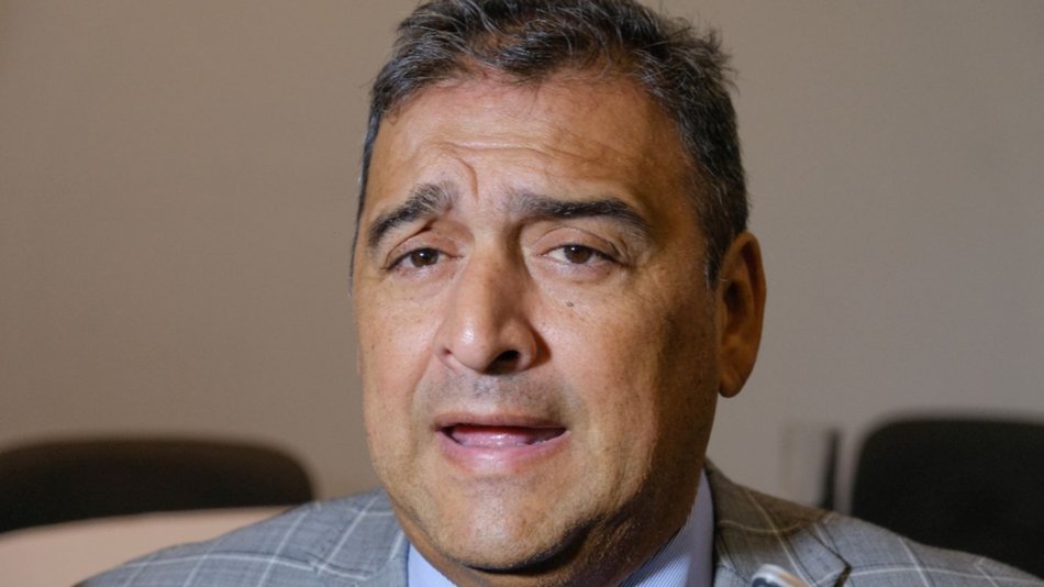 Mangione aclaró los motivos por los que trajeron en el avión de la provincia al senador accidentado 