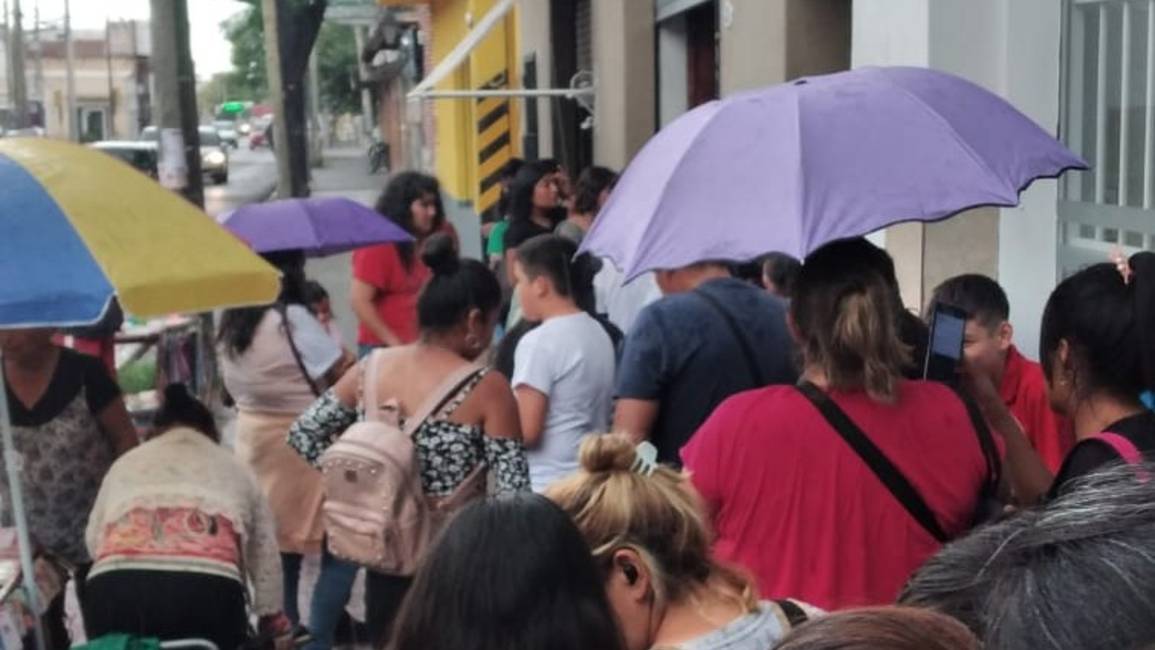 VIDEO: La misión imposible en Saeta es renovar la tarjeta estudiantil 