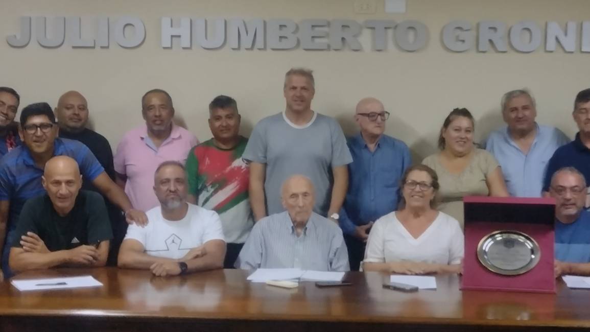 Merecido reconocimiento del fútbol salteño a Bruno Iezzi