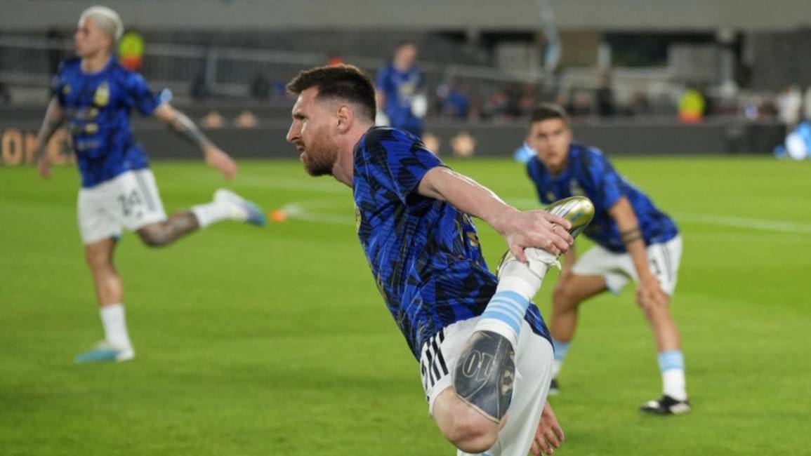 VIDEOS. El estadio se vino abajo cuando aparecieron los campeones del mundo a calentar