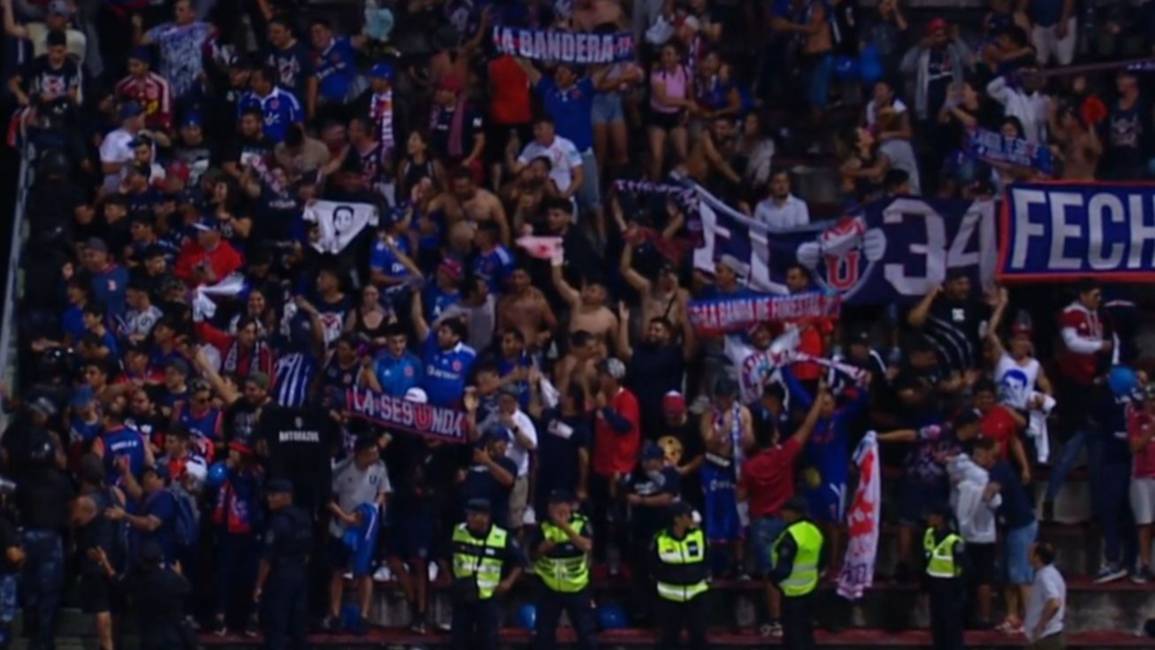 Unos 500 chilenos se hacen escuchar en el Martearena