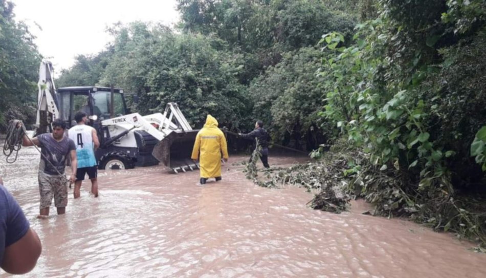 Cerrillos activó un protocolo para asistir a los vecinos por las lluvias
