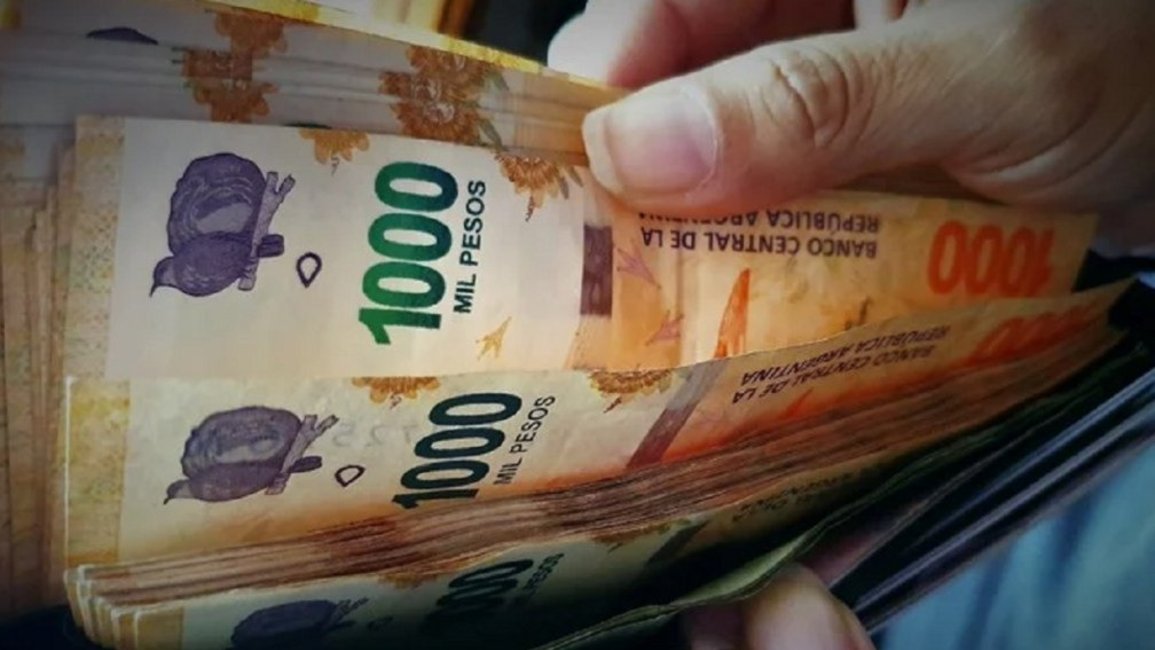 Los salarios se desplomaron un 18% en los primeros 50 días de Gobierno de Javier Milei
