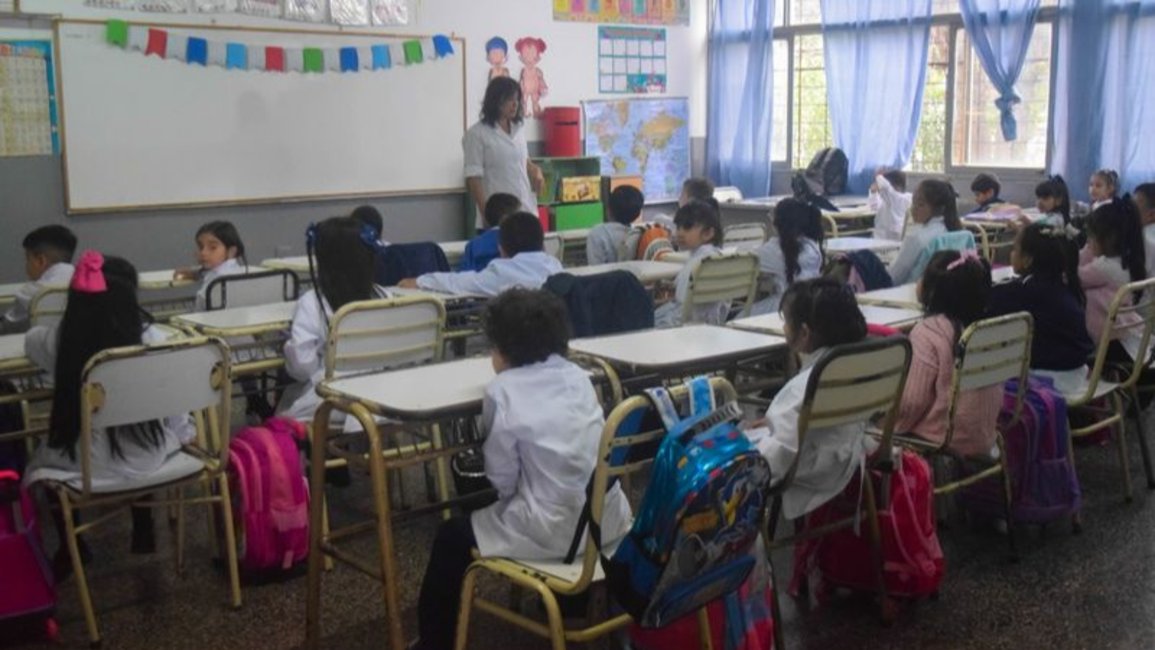 Marcha atrás: Milei prorroga una ley que envía fondos para el financiamiento educativo en las provincias