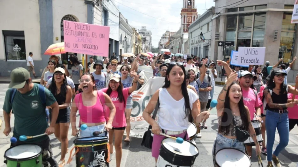 Protesta contra Saeta: Estudiantes de la UNSa piden que se quiten las restricciones al pase libre 