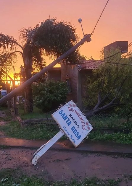 Cortes de luz,  rutas cortadas , postes y árboles caídos por el temporal en Salta