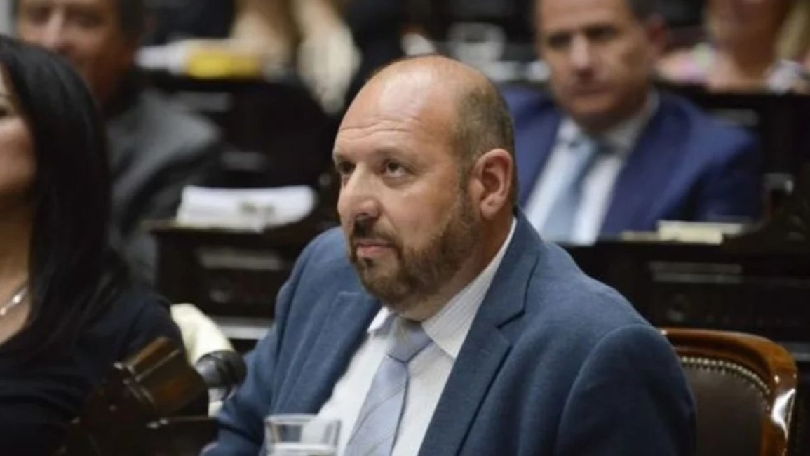 Un diputado libertario quiere ajustar las dietas de los legisladores al ritmo de las jubilaciones