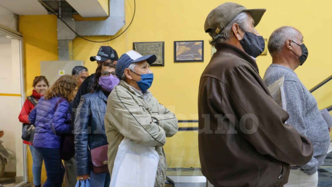 Las jubilaciones y pensiones de abril se pagarán en dos partes