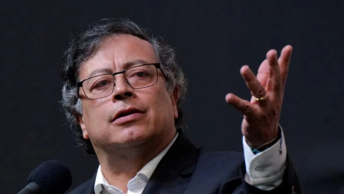 Tras el duro ataque de Javier Milei, Petro expulsó a todos los diplomáticos argentinos de Colombia