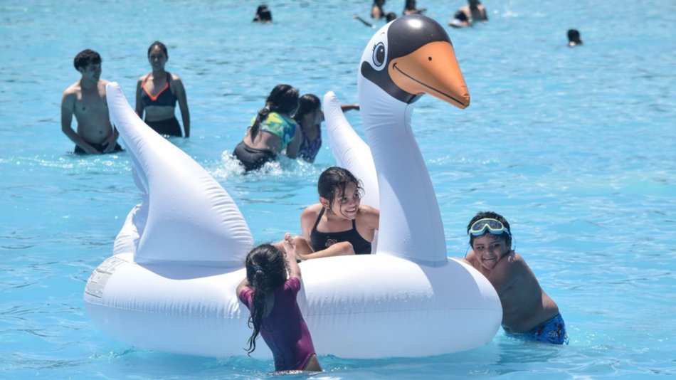Más de 87 mil personas en los natatorios