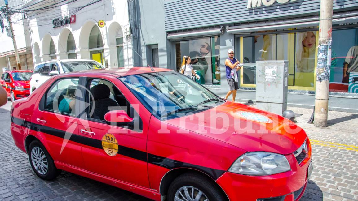 VIDEO. Plataformas de transporte: los salteños y turistas a favor; taxistas y remiseros en contra