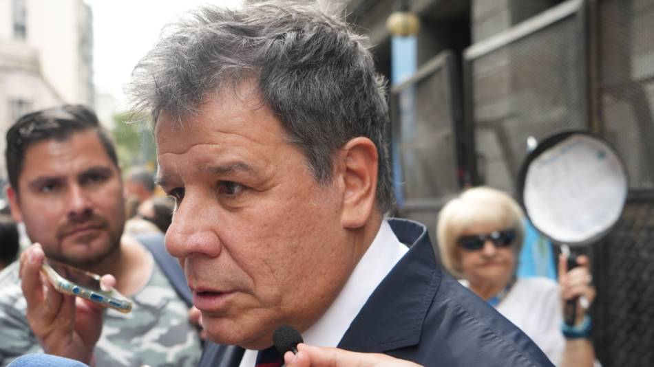 Manes denunciará a Caputo en la Justicia Federal