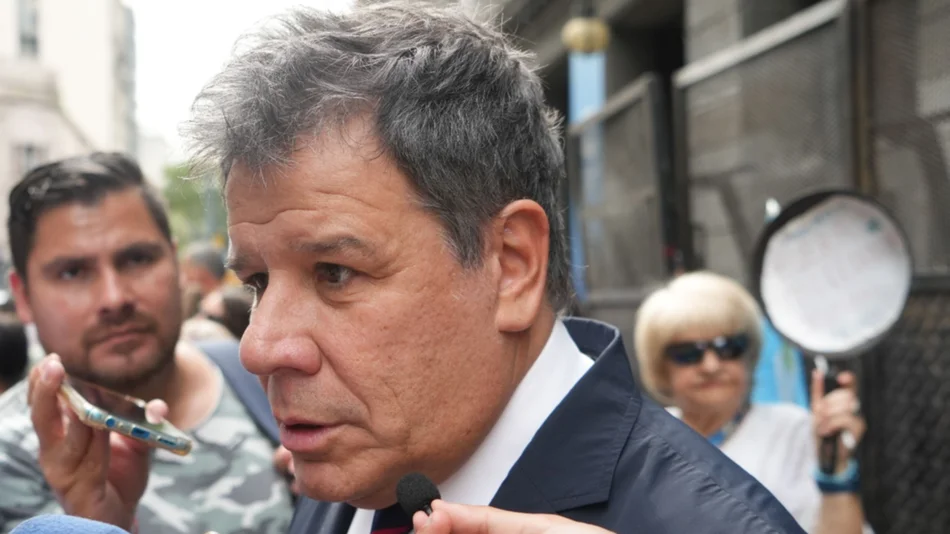 Manes denunciará a Caputo en la Justicia Federal