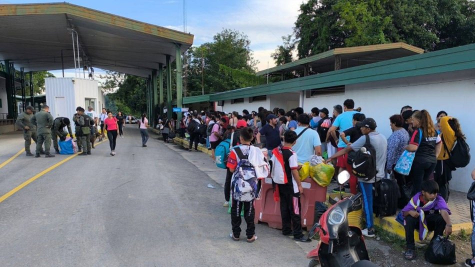 Odisea en la frontera de Aguas Blancas: largas demoras y tensión para los salteños que volvían de Tarija