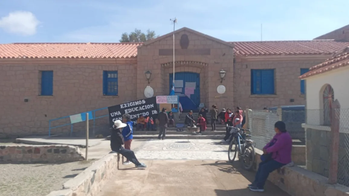 San Antonio de los Cobres: Padres volvieron a tomar la escuela Hogar 