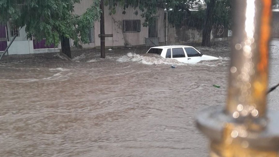 VIDEO. Evacuados y calles inundadas en Tucumán por un fuerte temporal