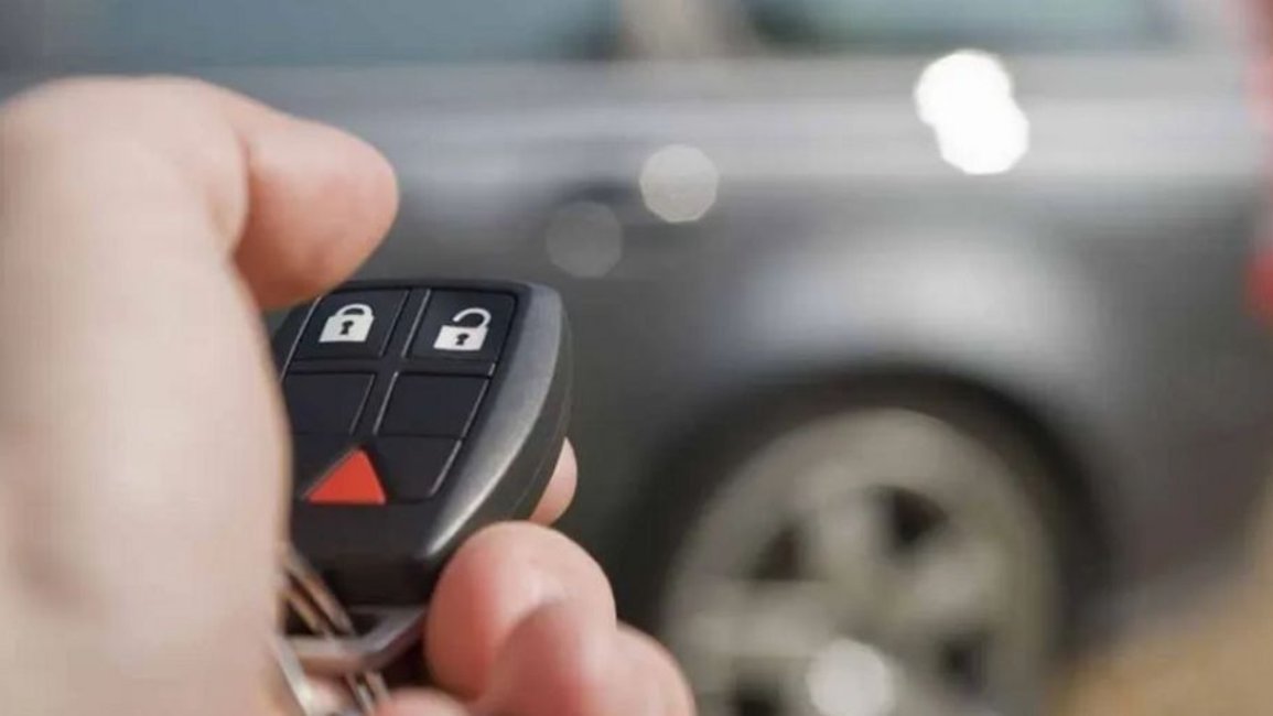 Alerta en playas de supermercados: ladrones usan inhibidores de señal para saquear los autos estacionados