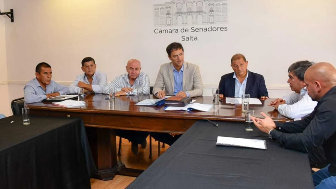 Combustibles: buscan prohibir el autodespacho