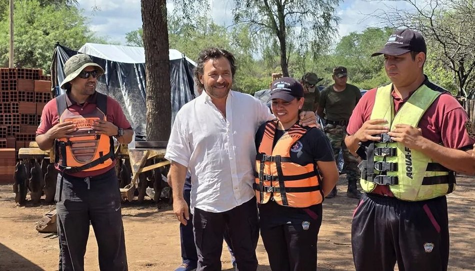 Gustavo Sáenz recorrió las zonas damnificadas de Santa Victoria Este