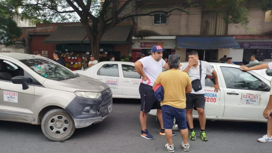 Remiseros marcharon contra Uber y Didi y el municipio se pone firme