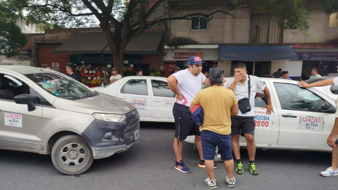 Remiseros marcharon contra Uber y Didi y el municipio se pone firme