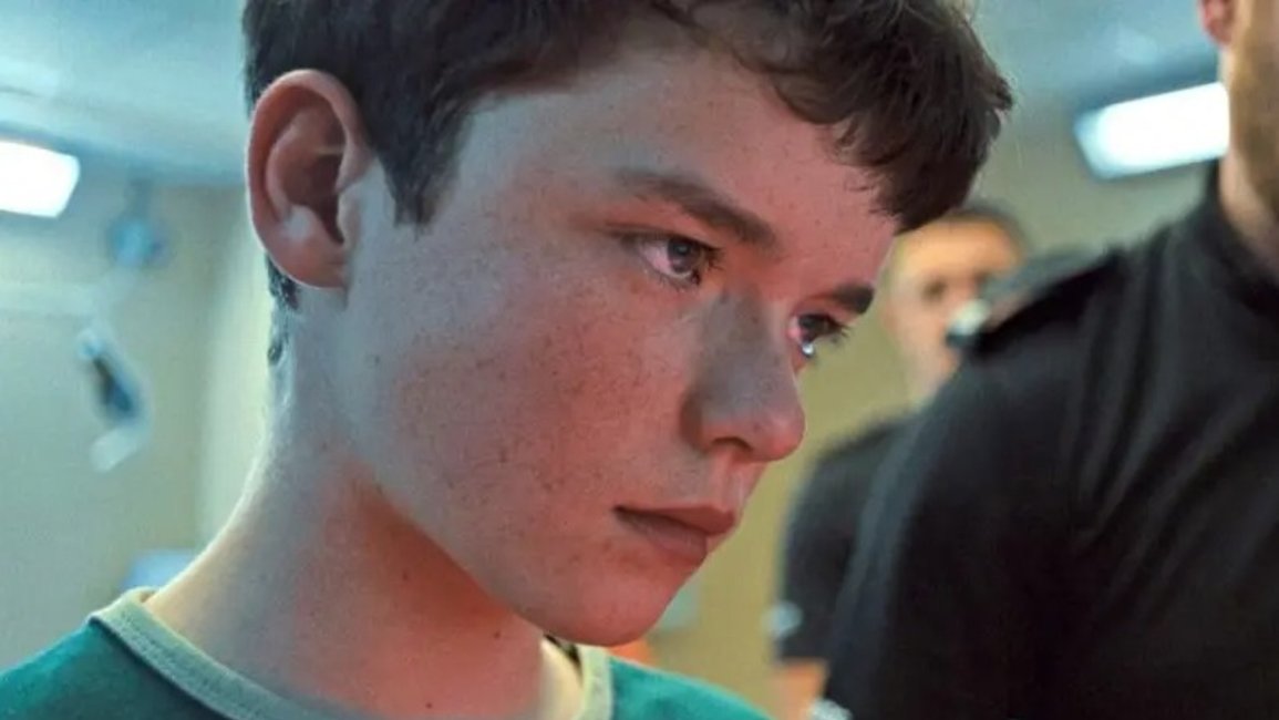 Por qué la serie "Adolescencia" de Netflix está siendo aclamada como "lo más cercano a la perfección de la TV"