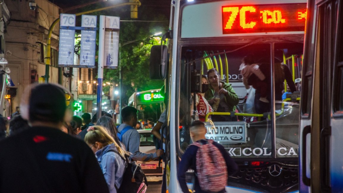 Empresas amenazan con cortar el servicio nocturno de colectivos por falta de pago de SAETA