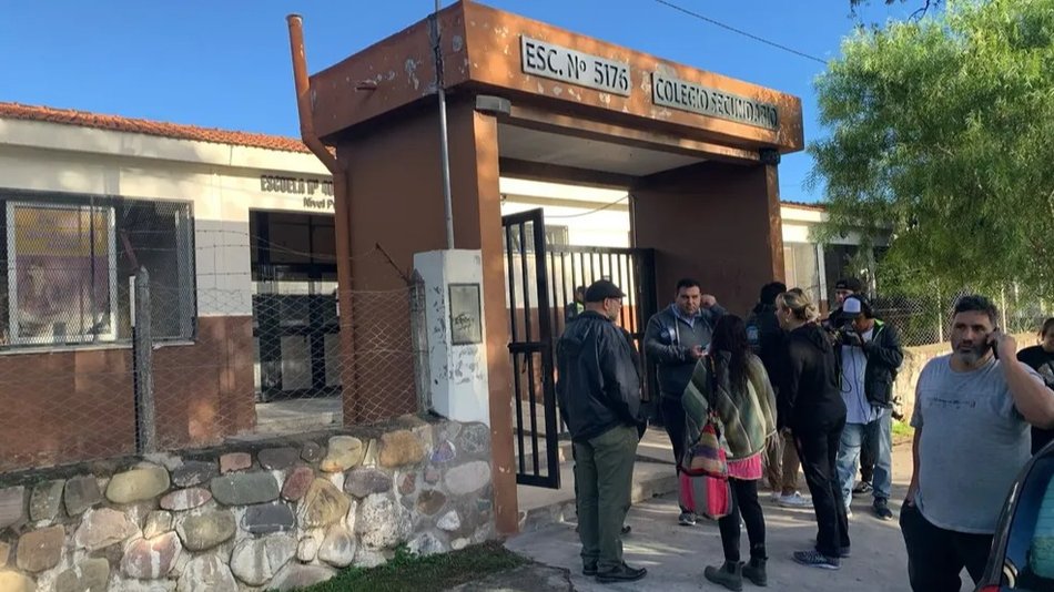Estudiante armado con un machete: "El adolescente no vuelve al colegio, la Justicia debe resolver"