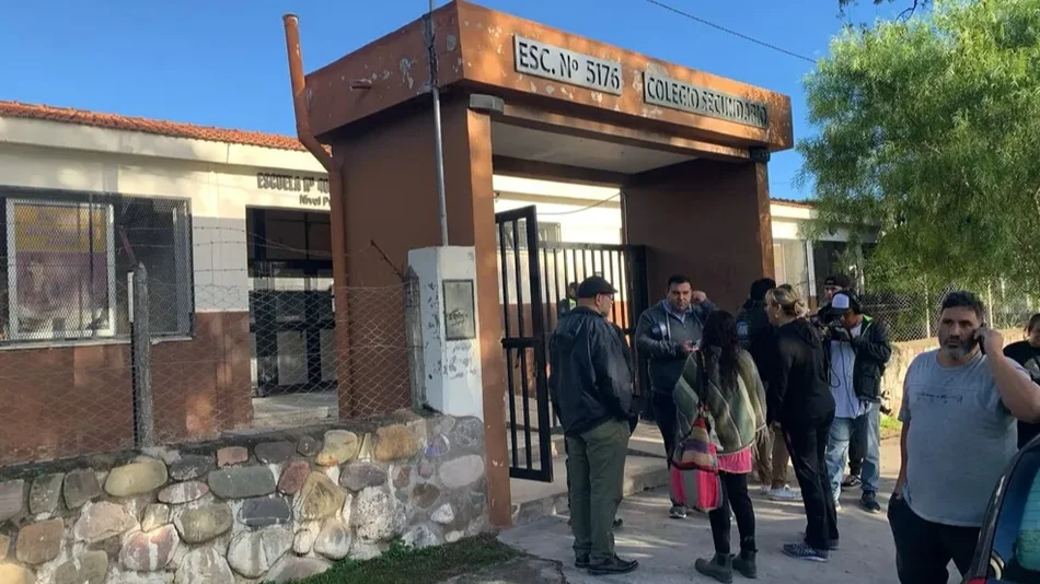 Estudiante armado con un machete: "El adolescente no vuelve al colegio, la Justicia debe resolver"