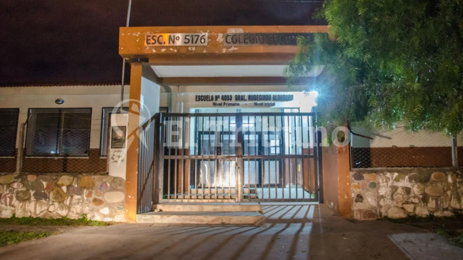 Detuvieron al adolescente que sembró el pánico con un machete en la escuela de Villa Esmeralda