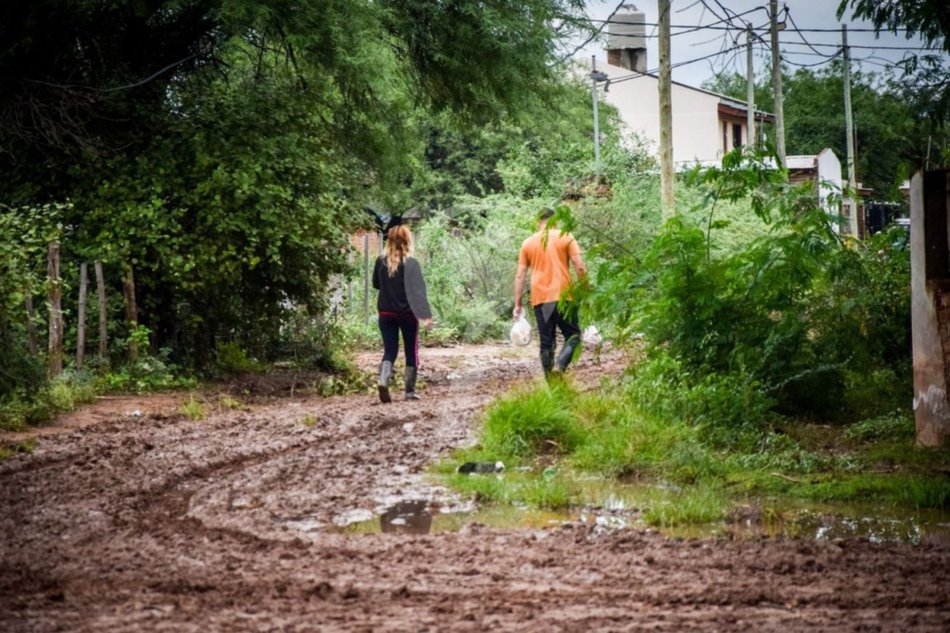 La lluvia no cesa: rutas cortadas y pueblos incomunicados