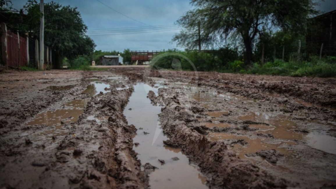 La lluvia no cesa: rutas cortadas y pueblos incomunicados