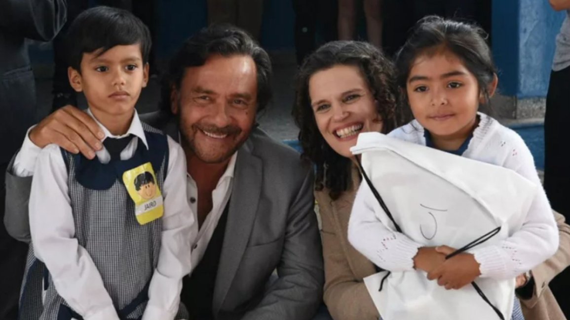 Alumnos salteños reciben kits escolares y manuales