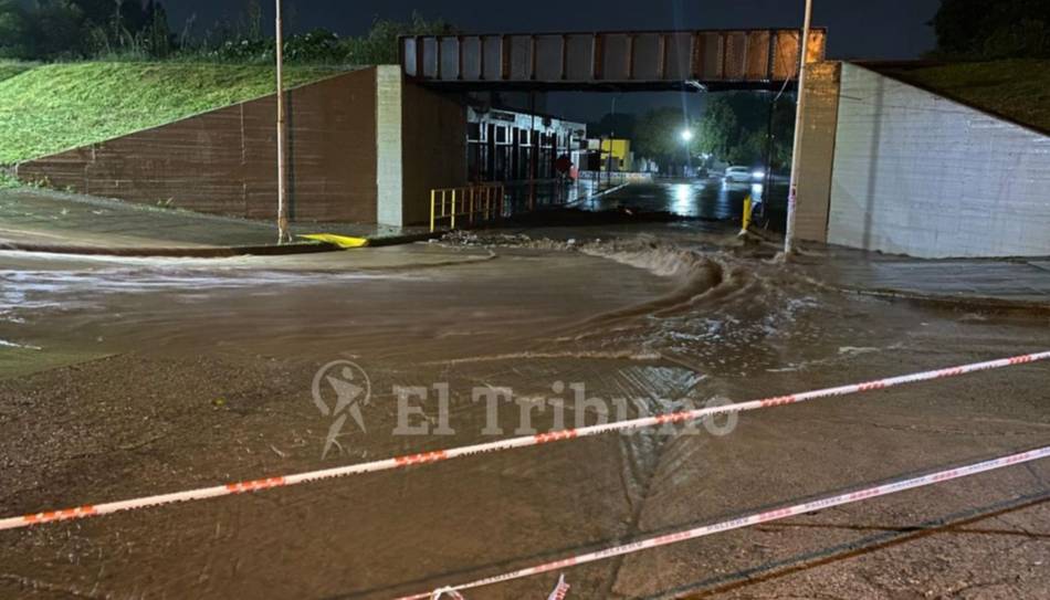 La lluvia no da tregua en Met&aacute;n: por segunda noche consecutiva hay calles anegadas, vecinos en alerta y rige una alerta naranja